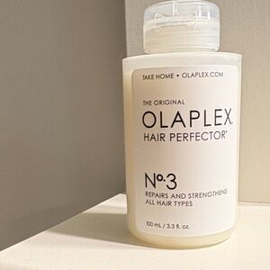 OLAPLEX No.3 Hair Perfector in White and Cream